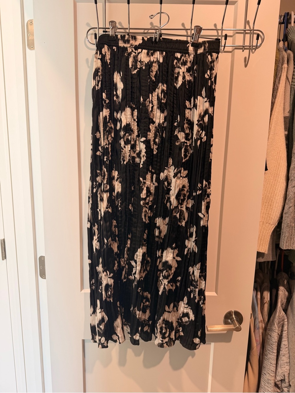 Simply Vera Vera Wang Black and Cream Pleated Midi Skirt